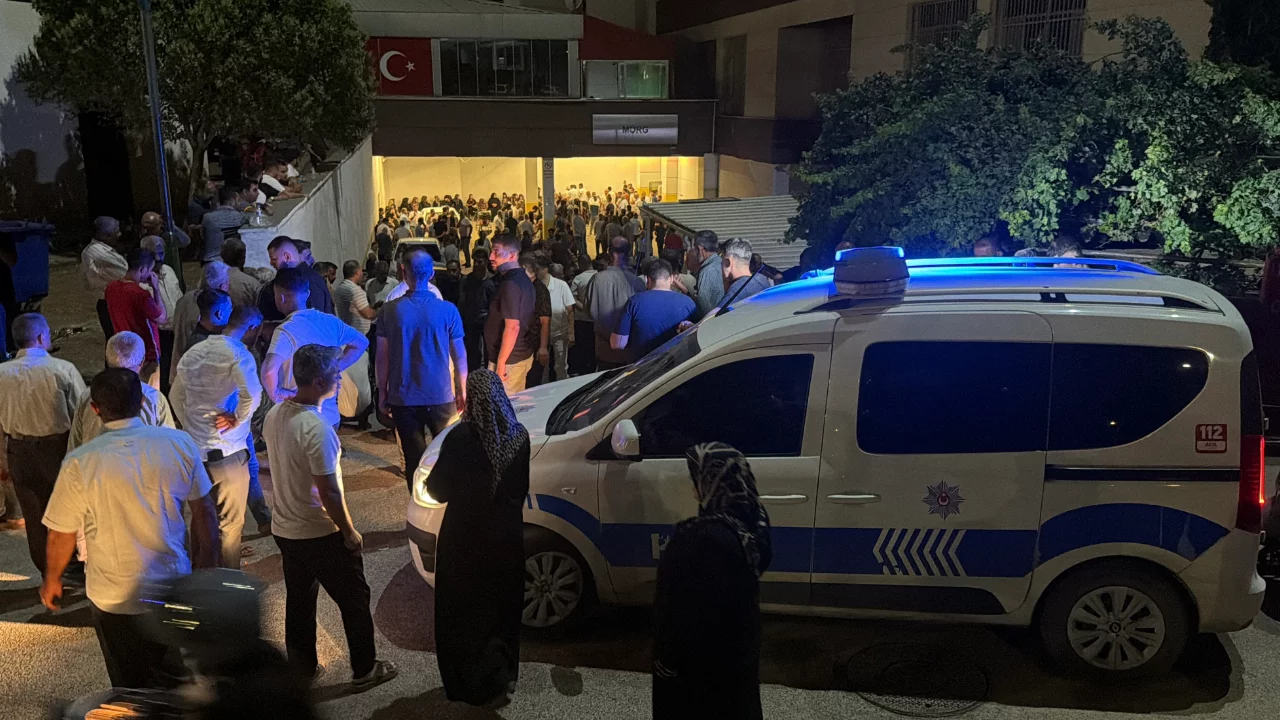Cani komşu dehşet sa&ccedil;tı! Bir kişiyi katletti, 5 yaşındaki &ccedil;ocuk yaralı...