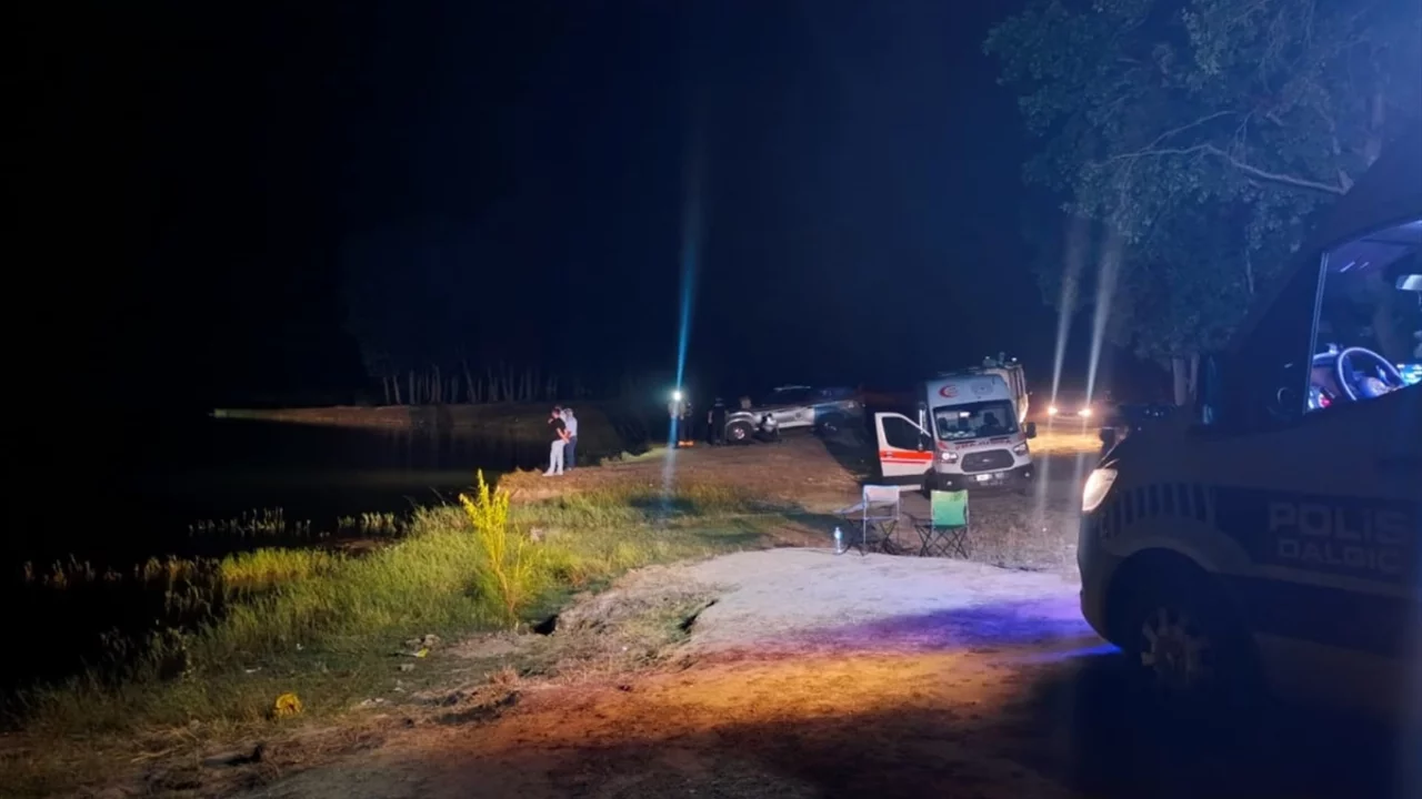 Kapaklı'da serinlemek i&ccedil;in girdiği g&ouml;lde kayboldu! Ekipler seferber oldu