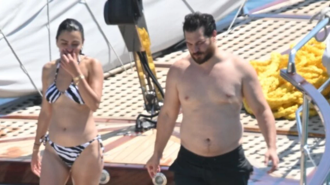 &Ccedil;ağatay Ulusoy'un tatil keyfi! &Uuml;nl&uuml; oyuncu sevgilisi Aslıhan Malbora ile Bodrum'da g&ouml;r&uuml;nt&uuml;lendi