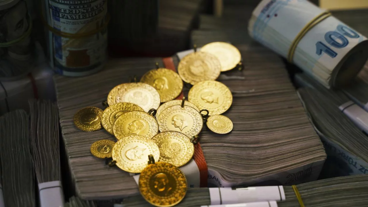 Altın durmuyor! 4 g&uuml;nd&uuml;r y&uuml;kseliyor, uzmanlardan uyarı