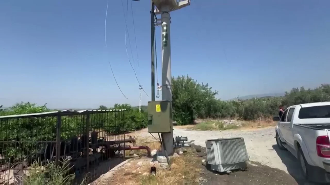 Sulama trafosunu par&ccedil;alayıp &ccedil;aldılar, narenciye bah&ccedil;eleri susuz kaldı