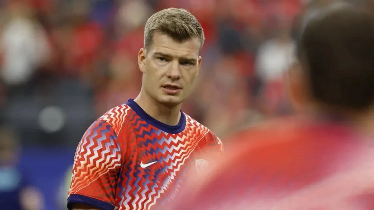 Beşiktaş ve Fenerbah&ccedil;e'den Alexander S&ouml;rloth i&ccedil;in ilk temas! İstediği maaş ortaya &ccedil;ıktı