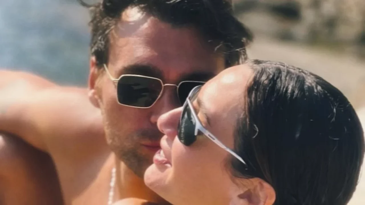 Birce Akalay ve Hakan Kurtaş'ın romantik tatil kaçamağı dikkat çekti