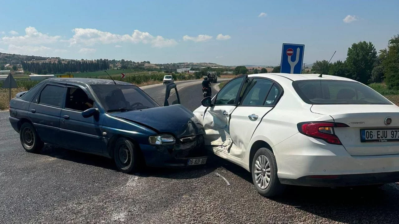 Yenişehir'de kavşakta kaza! 1 kişi yaralandı