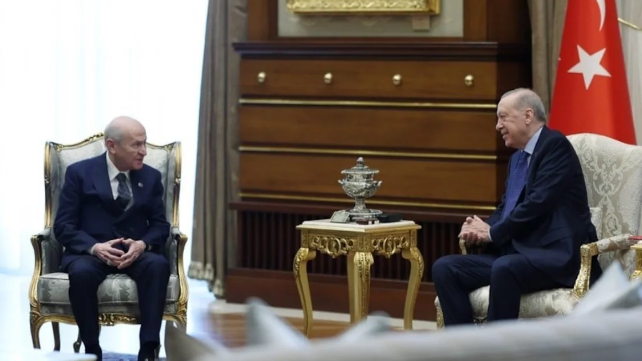 Cumhurbaşkanı Erdoğan ile Bahçeli'nin kritik zirvesi sona erdi! Yasa teklifi Meclis gündemine hazırlanıyor