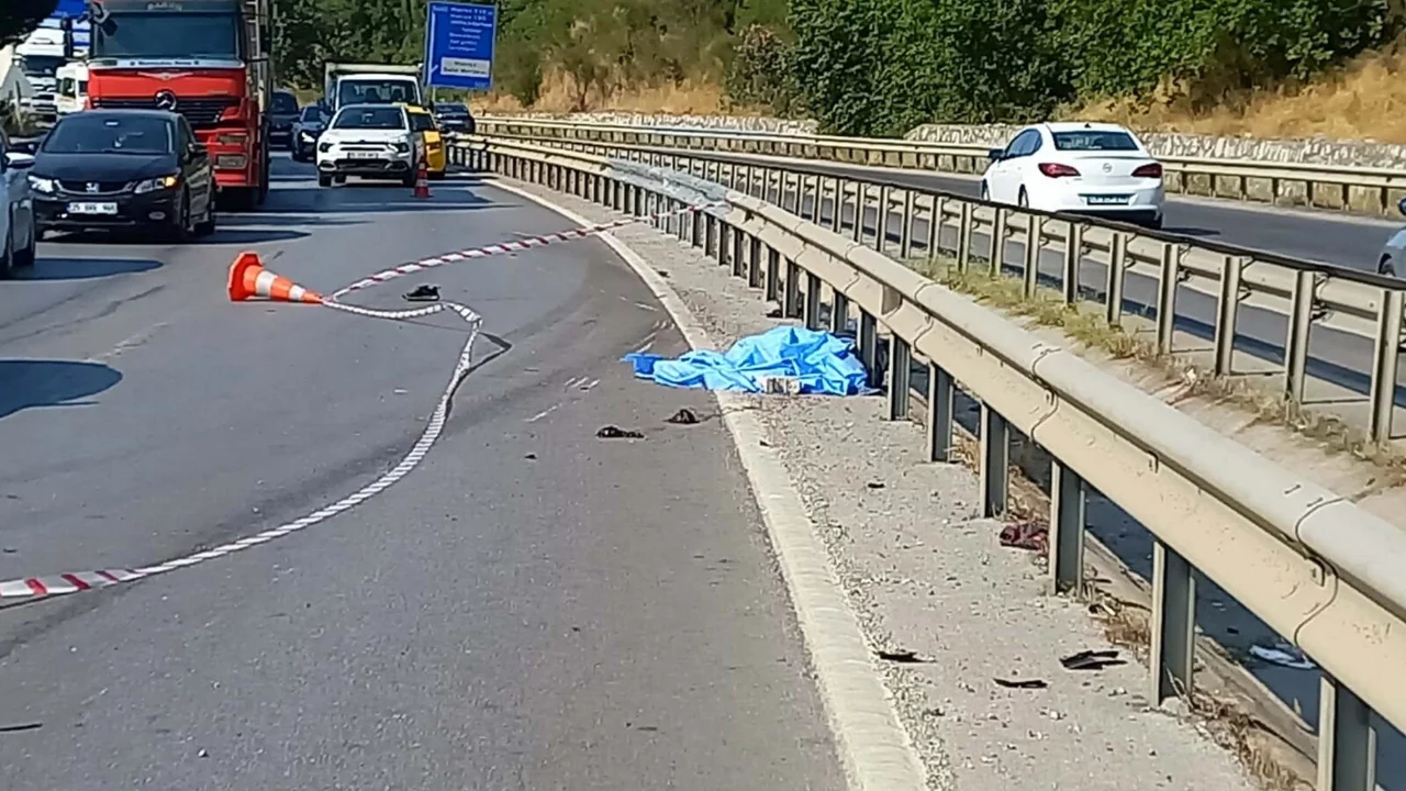 Manisa'da feci motosiklet kazası: Bariyerlere çarpan sürücü hayatını kaybetti