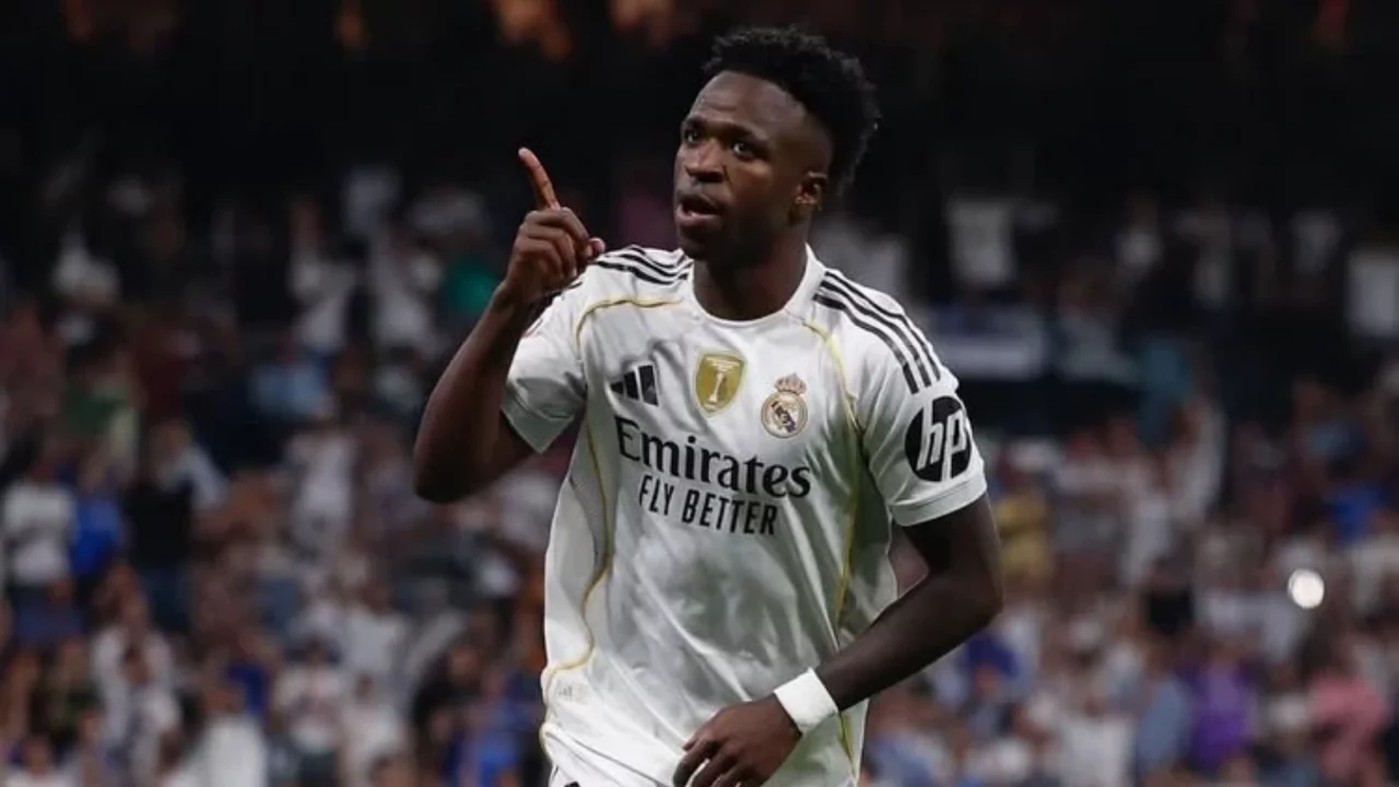 Real Madrid'den Vinicius Junior hamlesi! Geleceğini 2032'ye kadar garantiledi