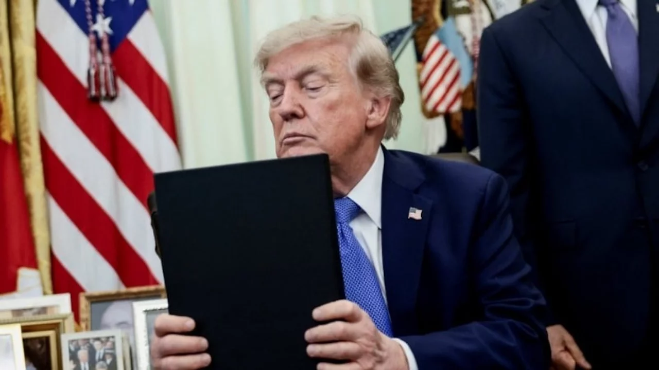 Trump'tan ABD vatandaşlığı i&ccedil;in yeni hamle! Doğum turizmine de yasak geldi