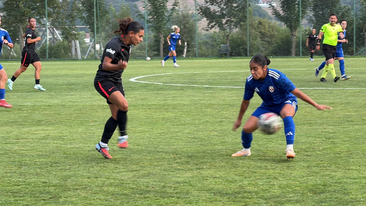 Hazırlık ma&ccedil;ı: Beşiktaş Kadın Futbol Takımı: 3 - FOMGET: 1