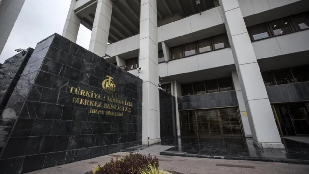 G&ouml;zler bug&uuml;n TCMB'de! Yılın &uuml;&ccedil;&uuml;nc&uuml; enflasyon raporu 13 Ağustos'ta a&ccedil;ıklanacak