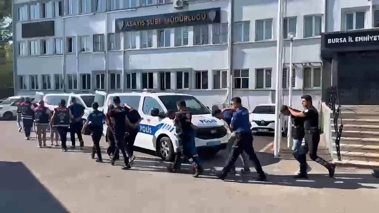 Bursa'da vatandaşın kabusu olan &ccedil;ete &ccedil;&ouml;kertildi! &Ccedil;ok &ccedil;arpıcı 'bı&ccedil;ak' detayı