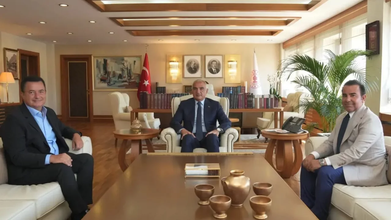 Bakan Ersoy ile Acun Ilıcalı bir araya geldi! Masadaki konu T&uuml;rkiye'nin tanıtımı oldu