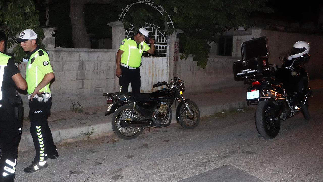 Polisten ka&ccedil;an ehliyetsiz s&uuml;r&uuml;c&uuml;ye 402 bin TL ceza