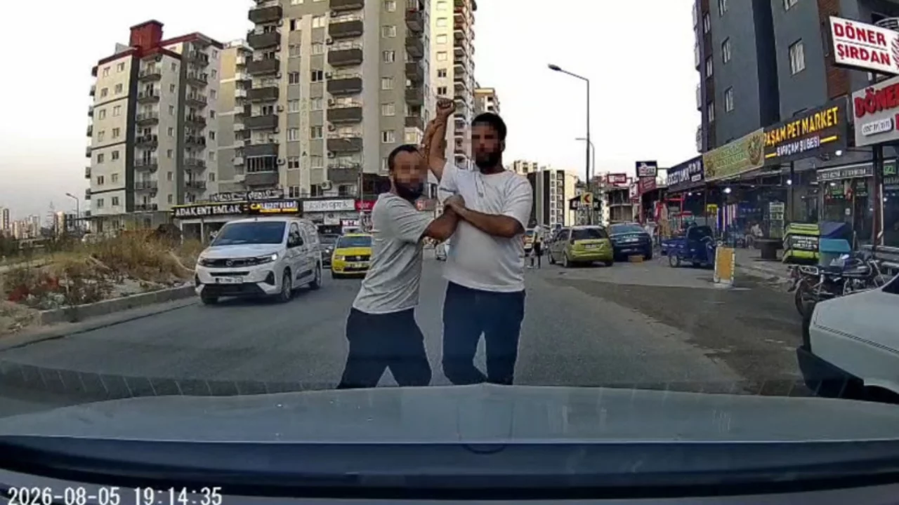 Yumruk yetmedi testereyi &ccedil;ıkarmıştı: S&uuml;r&uuml;c&uuml;n&uuml;n bu hatası pahalıya mal oldu