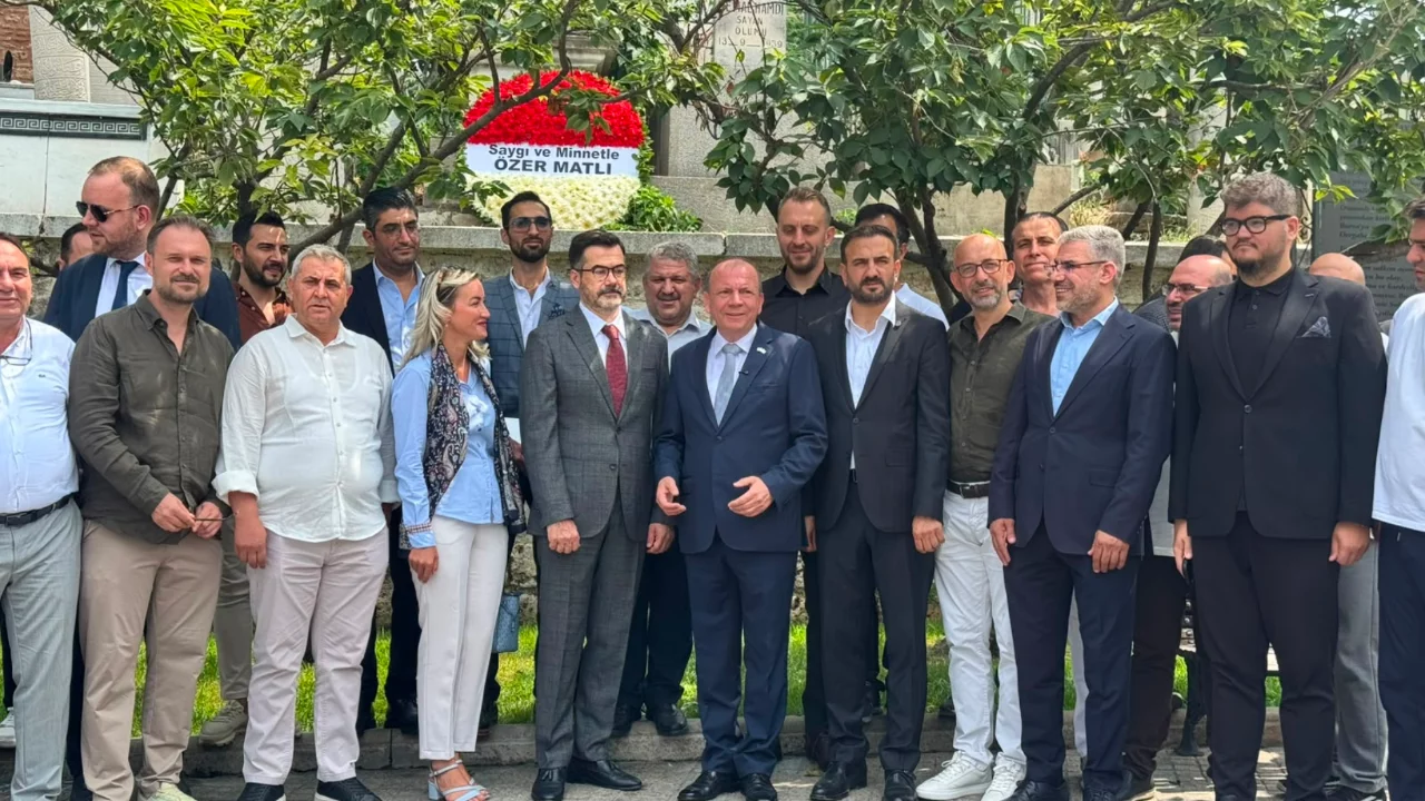 &Ouml;zer Matlı'dan BTSO kurucusunun kabri başında dikkat &ccedil;eken mesajlar! 60 bin &uuml;yeye seslendi