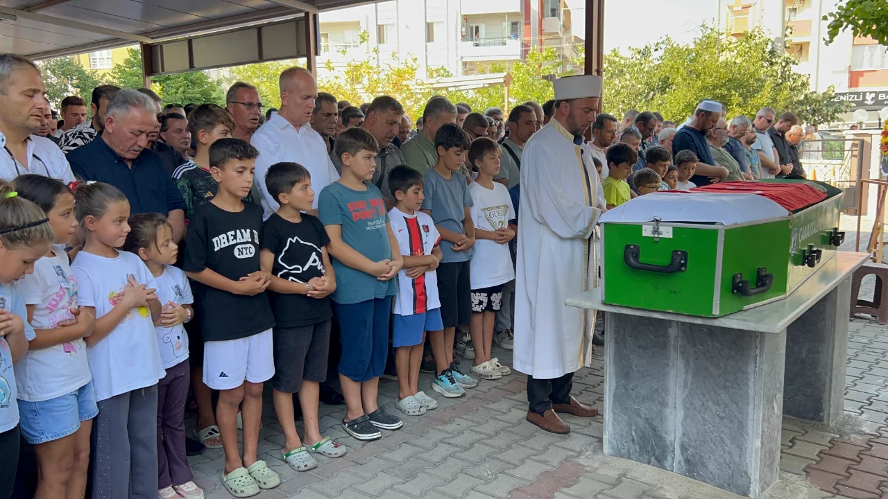 Komşunun ilaçlama yaptığı iddia edilmişti... 9 yaşındaki Yusuf Talha gözyaşlarıyla toprağa verildi!