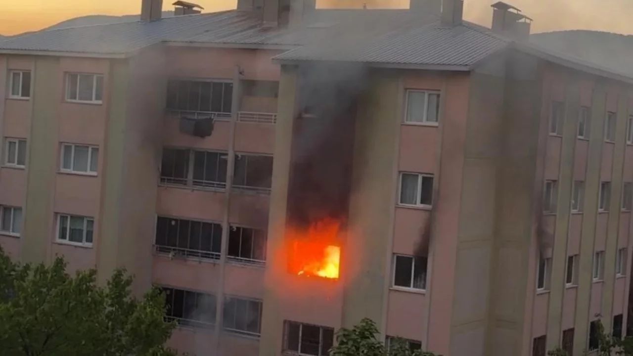 16 dairelik bina alevlere teslim oldu! Korkunç anlar...