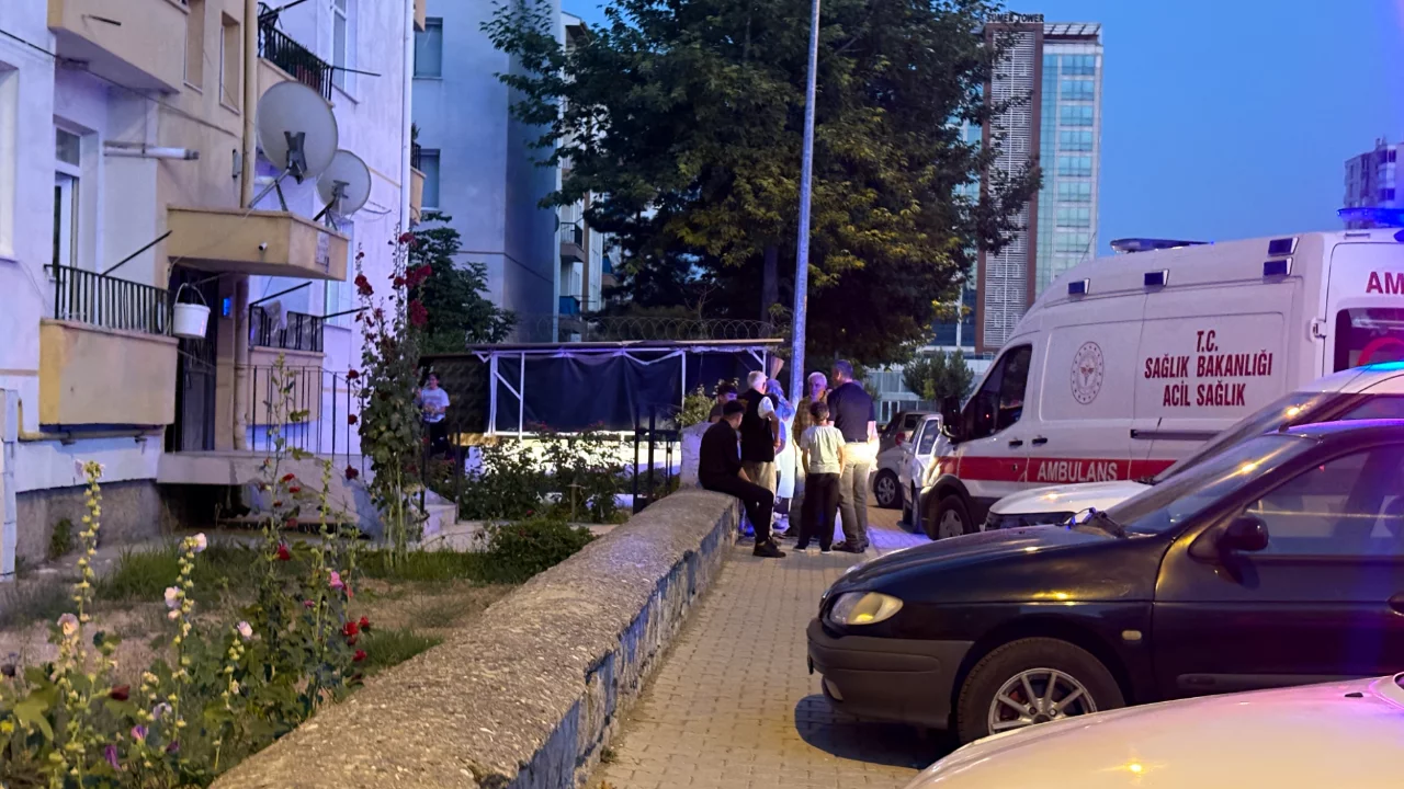 54 yaşındaki adam evinde &ouml;l&uuml; bulundu