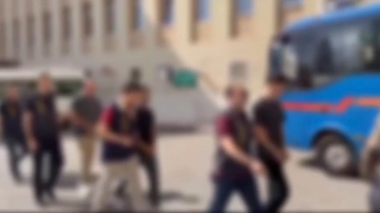 Rojin Kabaiş, Hiranur Nilg&uuml;n Aygar ve Kıvan&ccedil; Uman'ın ailelerini hedef alam siber zorbalara operasyon