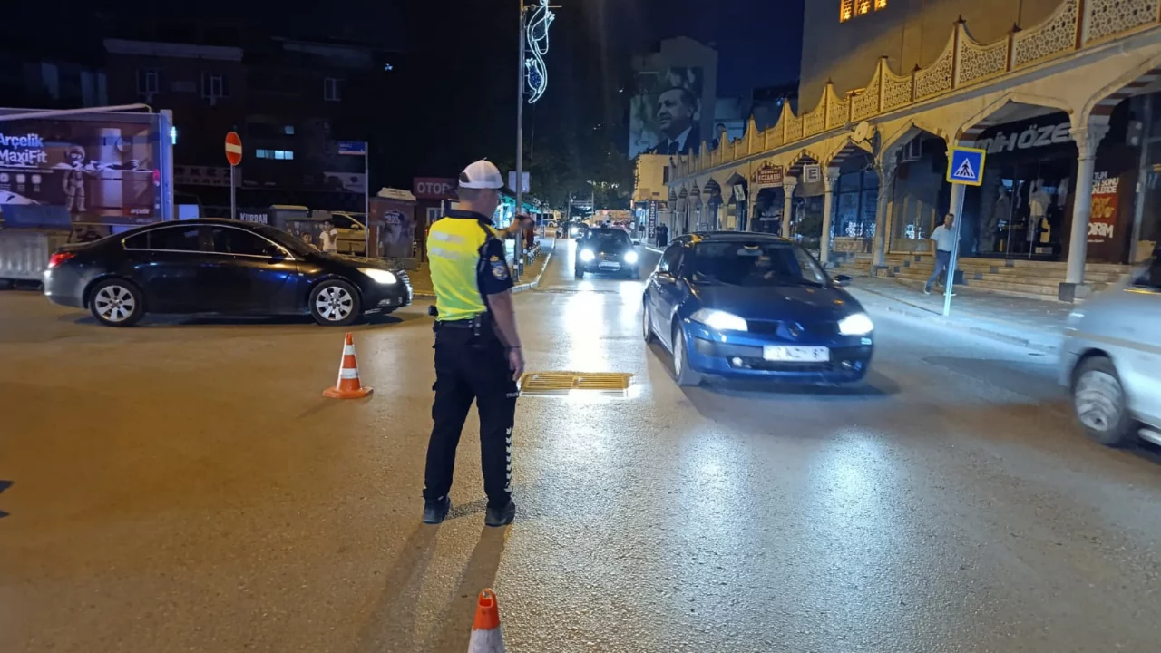 Orhangazi'de onlarca polisle huzur operasyonu! Ş&uuml;pheli ara&ccedil;lar didik didik arandı...