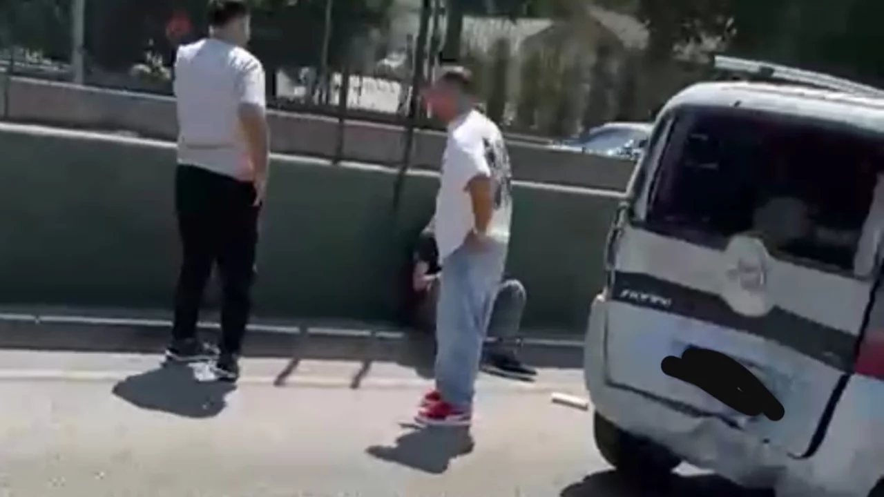 Bursa'da zincirleme kaza! &Uuml;&ccedil; ara&ccedil; birbirine girdi...