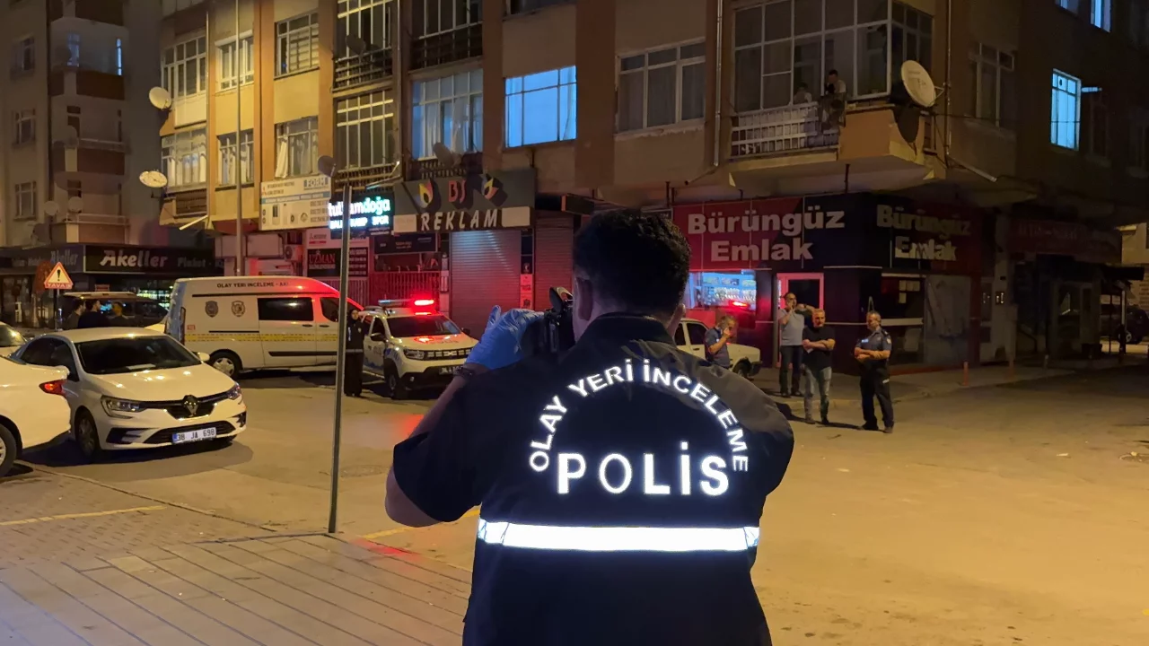 &Ouml;nce biber gazı sıktılar sonra bı&ccedil;akladılar: 1 &ouml;l&uuml;, 1 yaralı