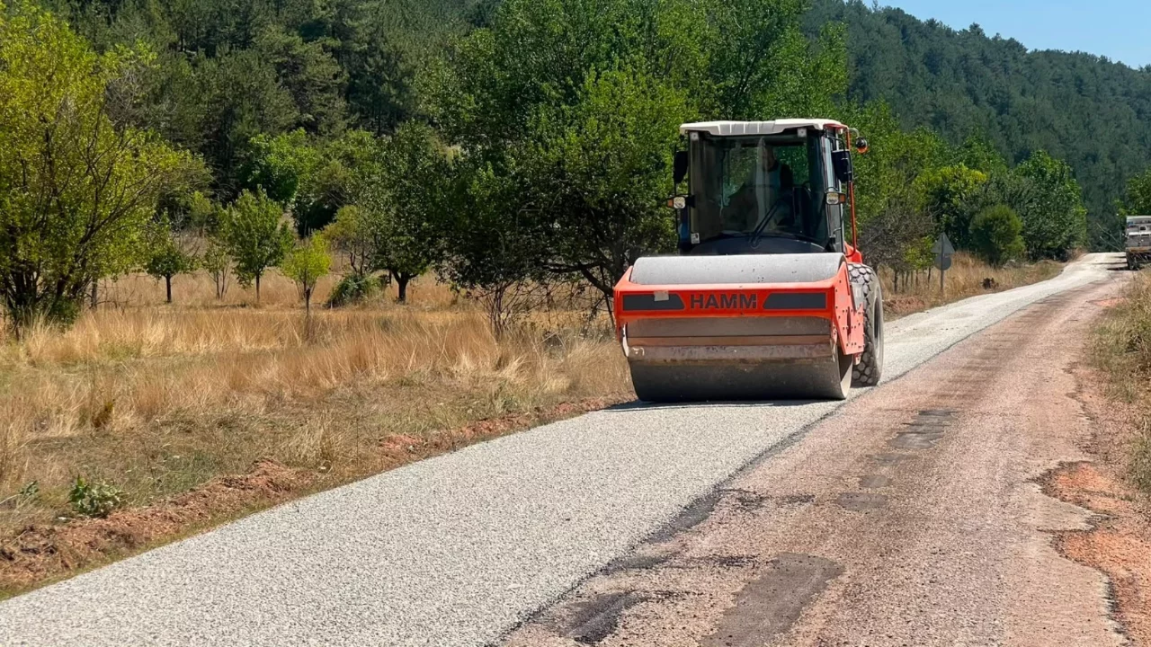 Bursa'da 3 mahalleyi birbirine bağlayan yollar genişletiliyor