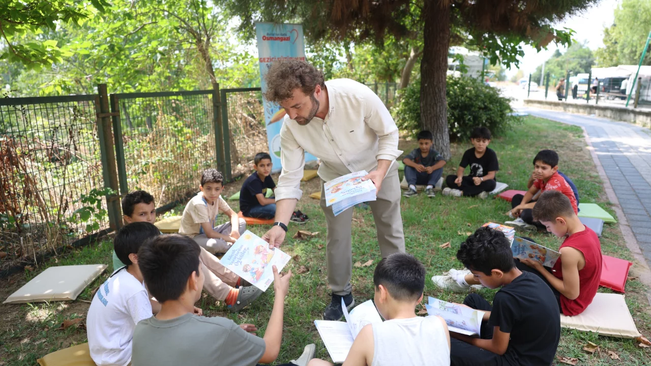 Bursa'da çocuklara kitap sürprizi! Gezici kütüphane bu kez Yeniceabat'ta buluştu
