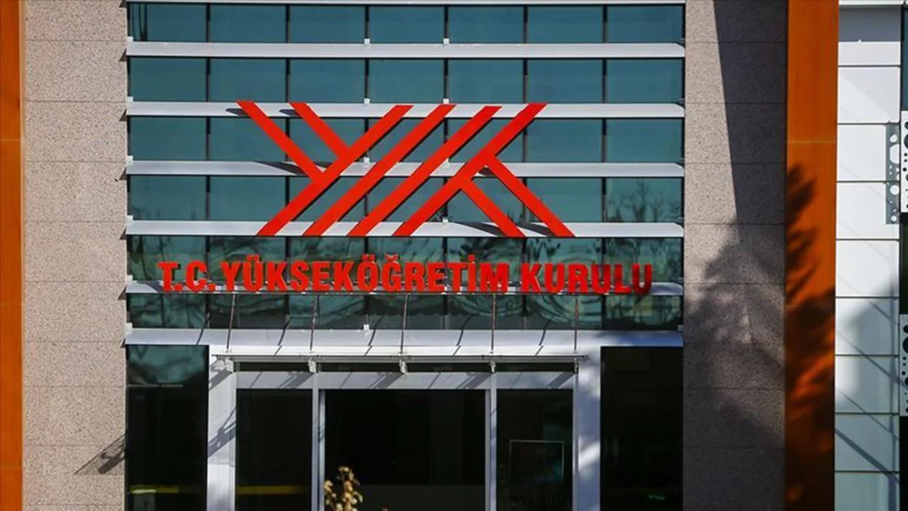 &Ouml;ğrenci affı Resmi Gazete'de! &Uuml;niversiteye d&ouml;n&uuml;ş i&ccedil;in 4 ay s&uuml;re verildi