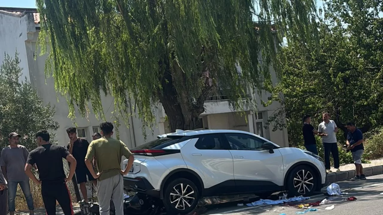 G&ouml;k&ccedil;eada'da motosiklet kazası: 2 gen&ccedil; hayatını kaybetti