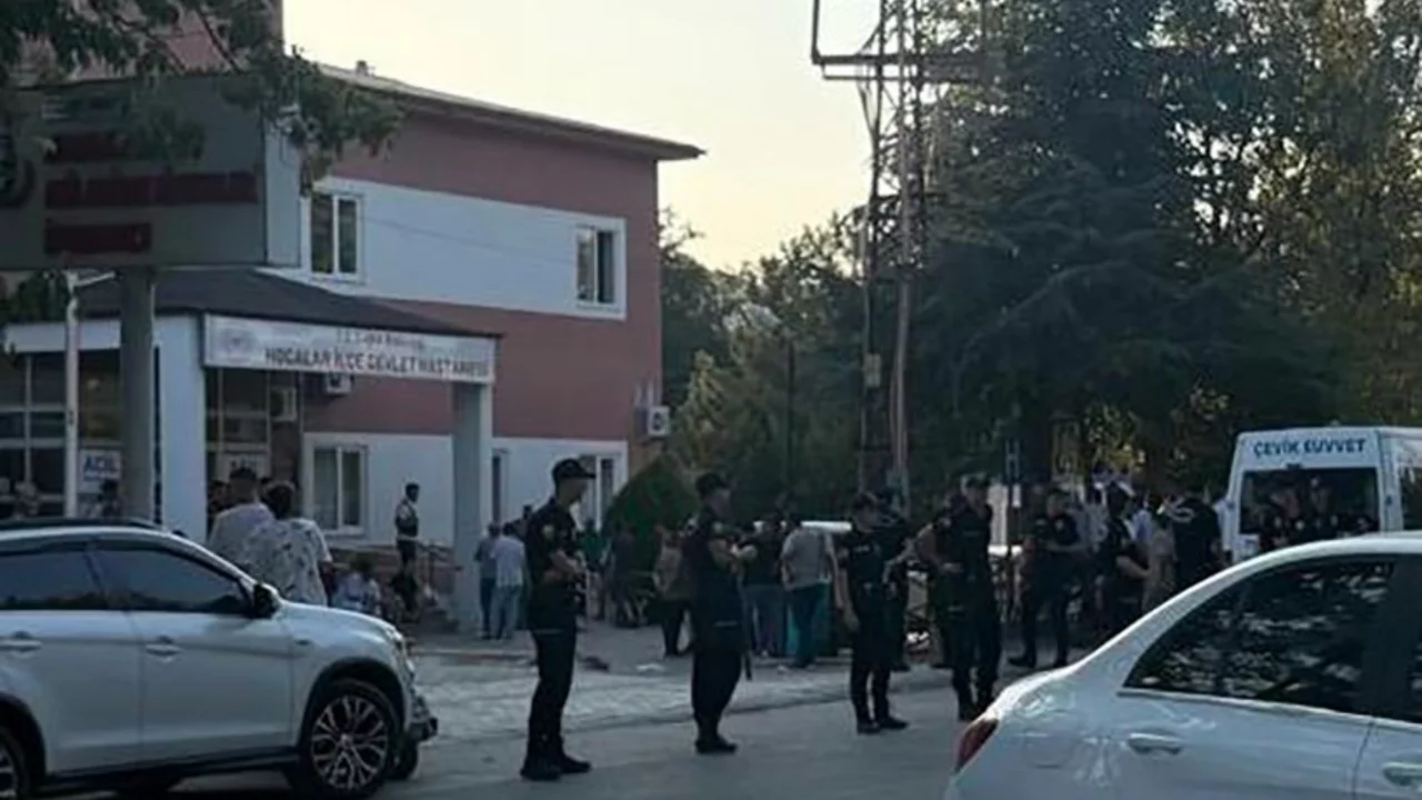 78 yaşındaki babanın &ouml;fkesi kanlı bitti: 2 kişi hayatını kaybetti...