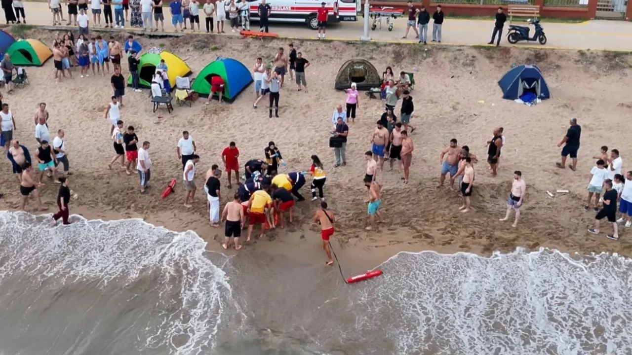Kocaeli Kandıra'da deniz yasağına rağmen acı tablo: 2 kişi boğuldu, 1 kişi aranıyor