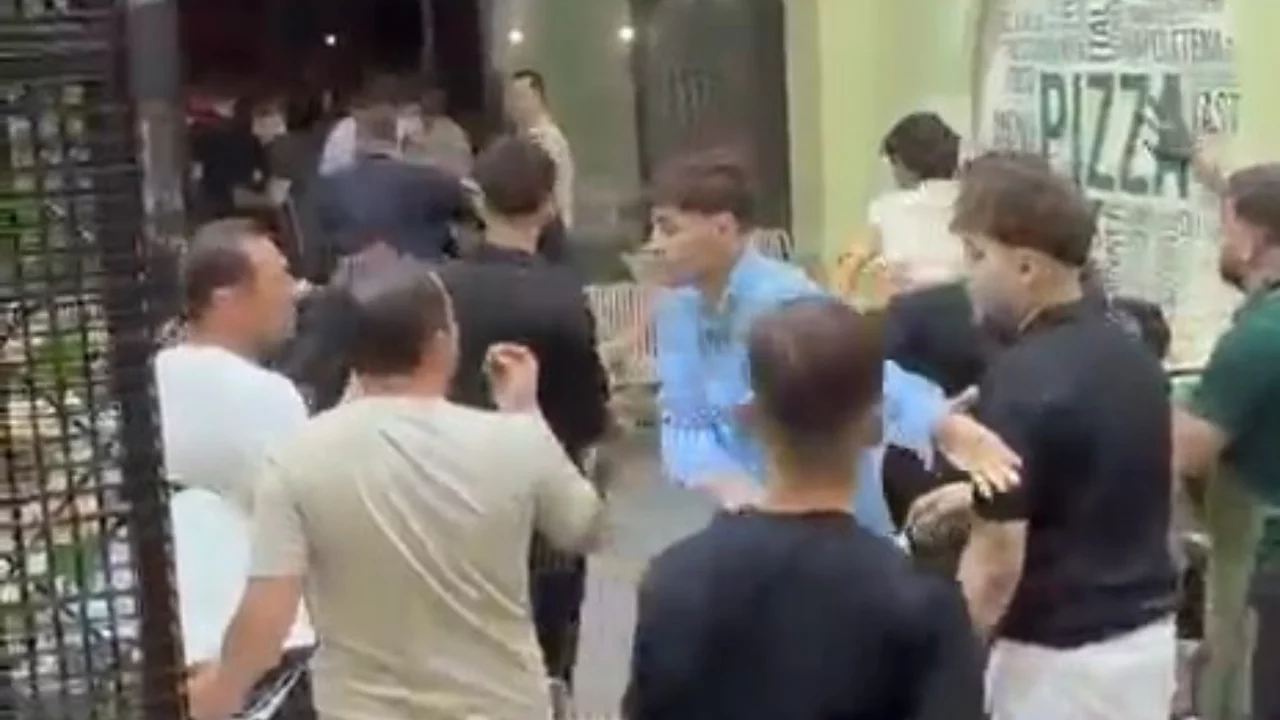 Bursa'da pizzacıda iki grup birbirine girdi! Ortalık savaş alanına d&ouml;nd&uuml;...