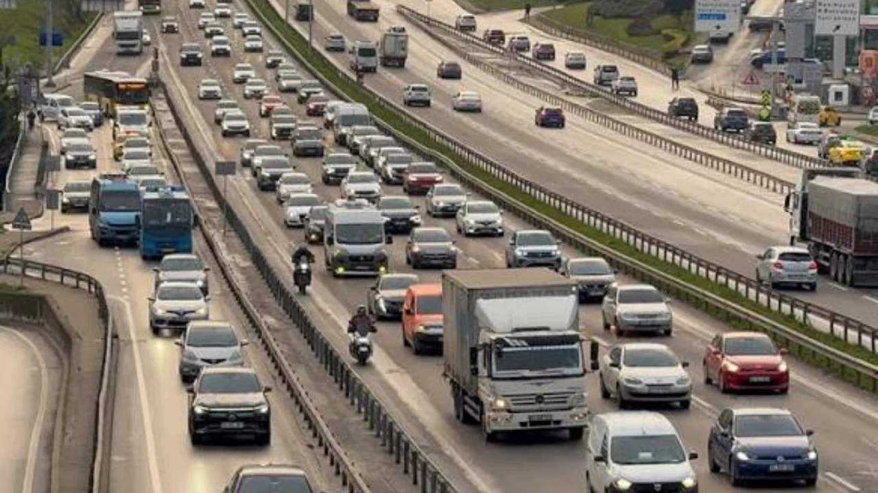 S&uuml;r&uuml;c&uuml;leri &uuml;zecek haber! Benzine ikinci zam yolda