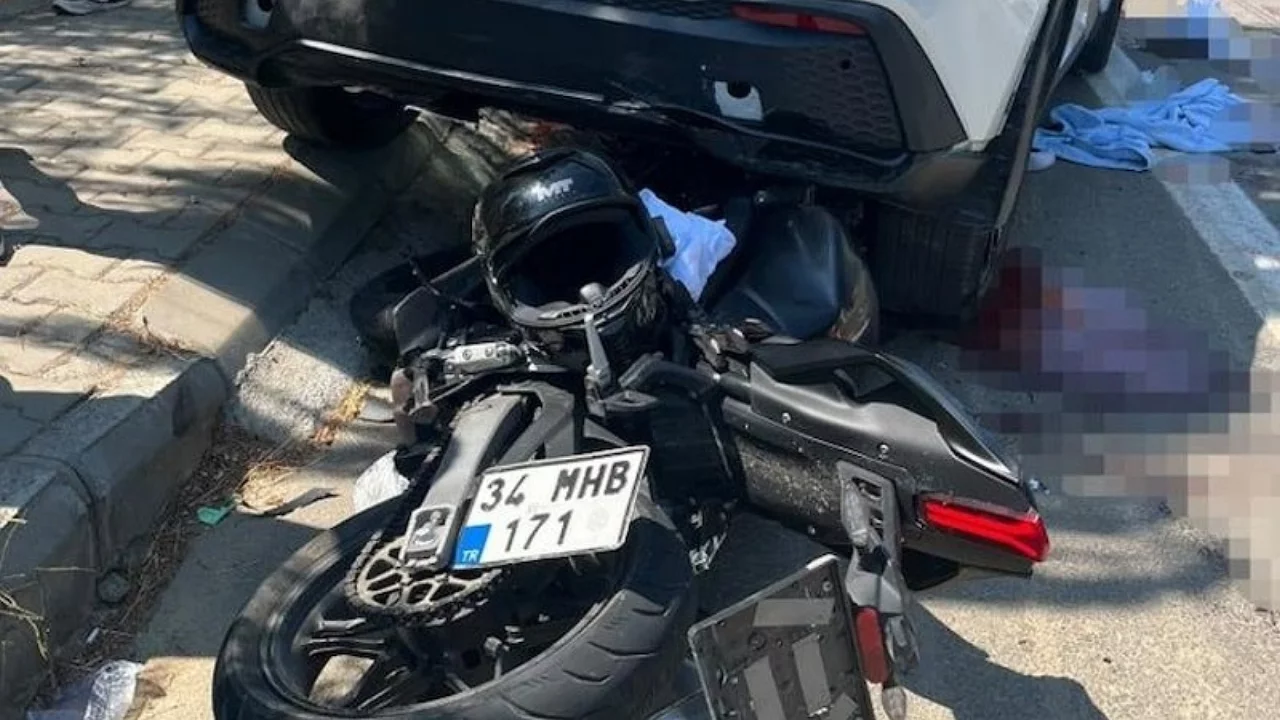 Otomobile &ccedil;arpan motosiklet 2 kişiye mezar oldu