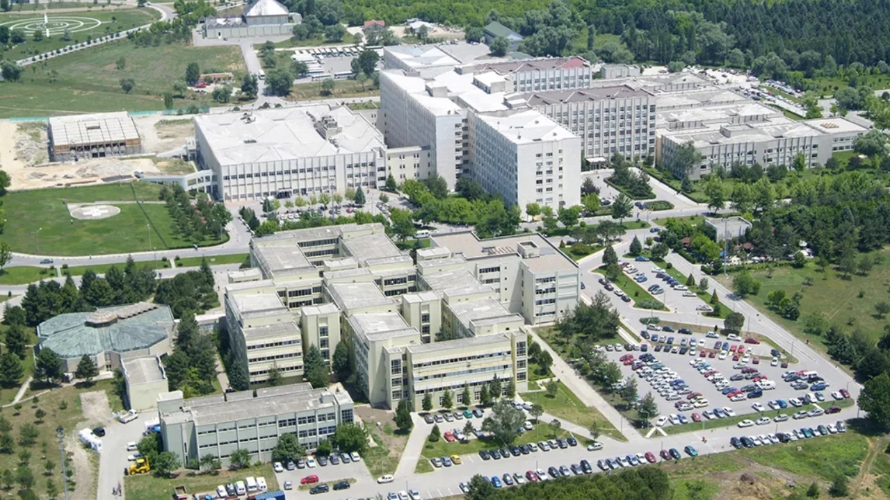 Bursa Uludağ &Uuml;niversitesi iki ayrı ihale i&ccedil;in d&uuml;ğmeye bastı: Tarım arazisi kiraya verilecek, hurda karşılığı s&ouml;k&uuml;m yapılacak