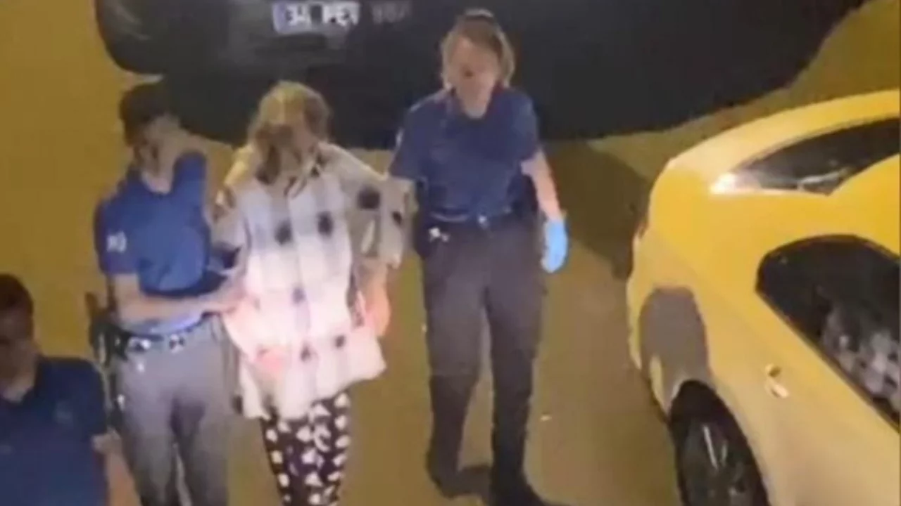 K&ouml;t&uuml; kokular korkun&ccedil; ger&ccedil;eği &ccedil;ıkardı! Kardeşinin cansız bedeniyle 1 hafta yaşamış