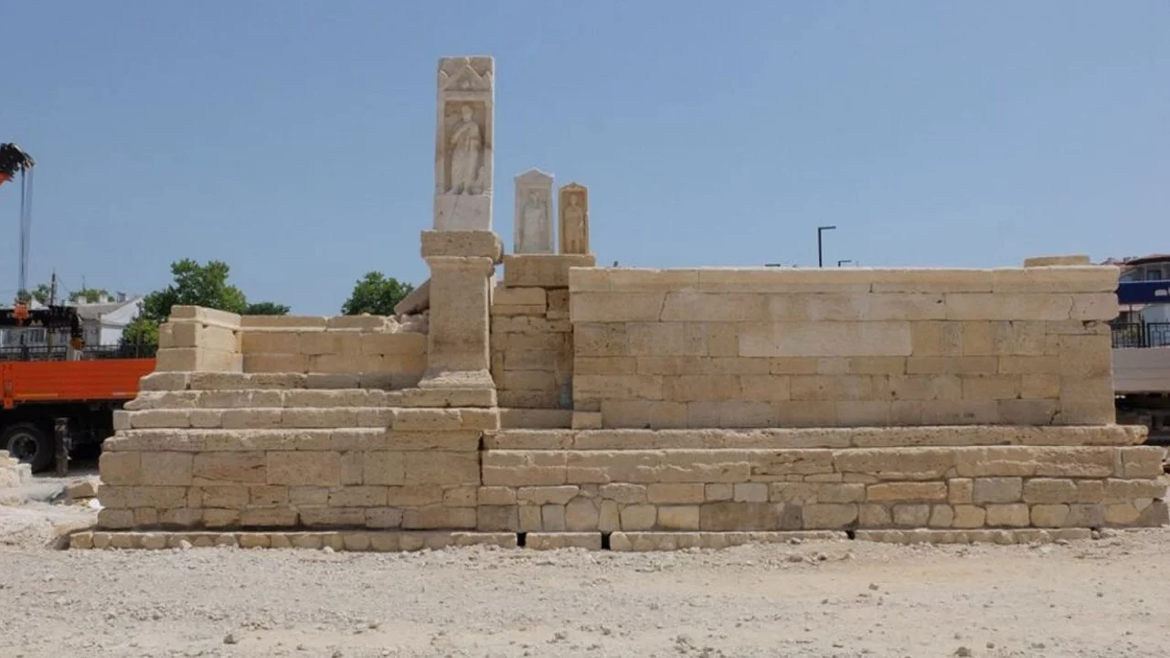 1.900 yıllık mezardan makyaj malzemeleri çıktı