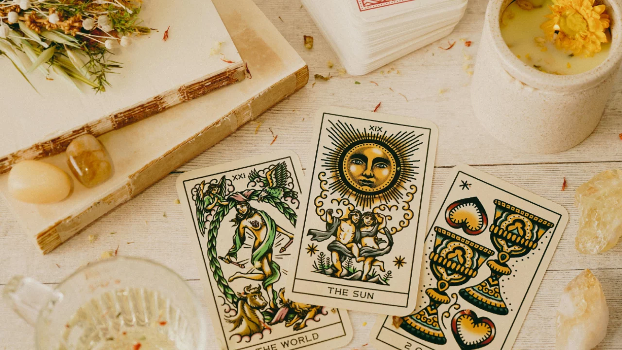 10 Ağustos günlük tarot falı: 10 Ağustos Pazartesi günü seni neler bekliyor? Günlük tarot kart açılımı!