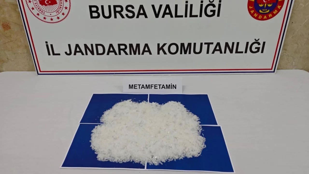 Bursa'da uyuşturucu operasyonu! 1 kilo 935 gram metamfetamin ele geçirildi