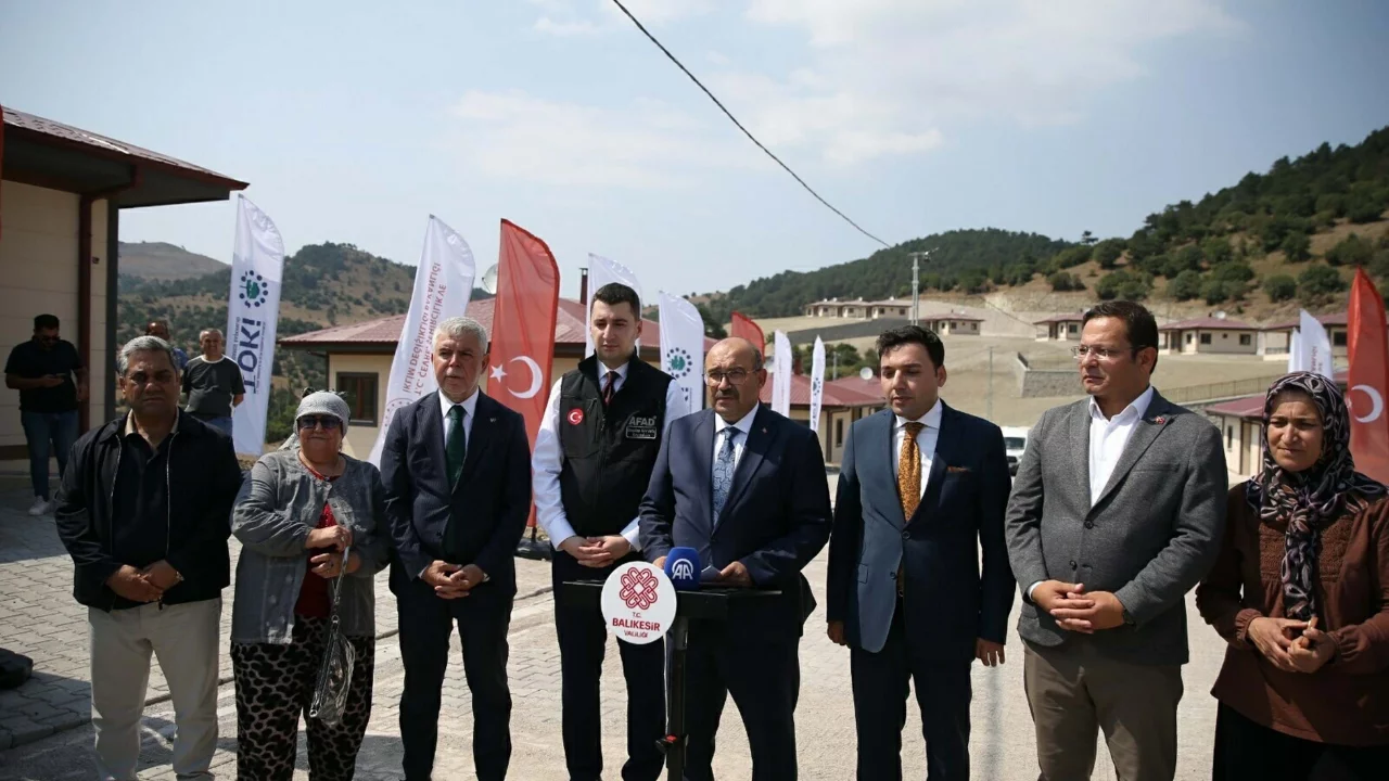 Sındırgı'da deprem konutları için kura heyecanı: 305 ev sahibini buldu