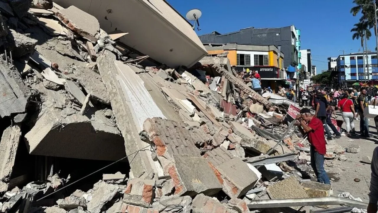 Kolombiya'da 7,4 b&uuml;y&uuml;kl&uuml;ğ&uuml;nde deprem: 22 kişi hayatını kaybetti