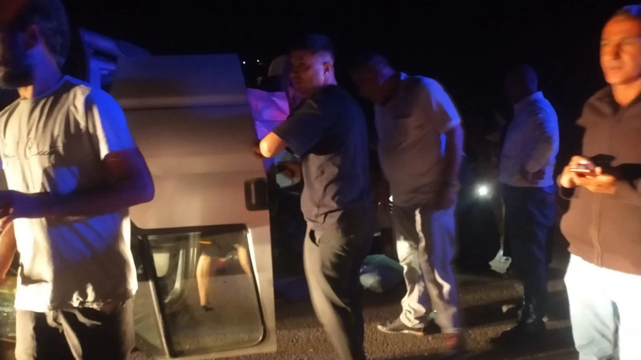 Sivas İmranlı'da minib&uuml;s devrildi: 7 kişi yaralandı