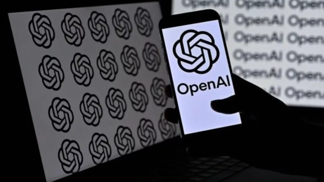 OpenAI, ChatGPT g&uuml;ncellemesini tehlikeli olduğu gerek&ccedil;esiyle durdurdu