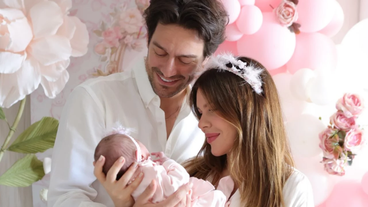 Feyyaz Şerifoğlu ve Merve Dinçkol Şerifoğlu'ndan kızları Defne Yaz ile ilk fotoğraf