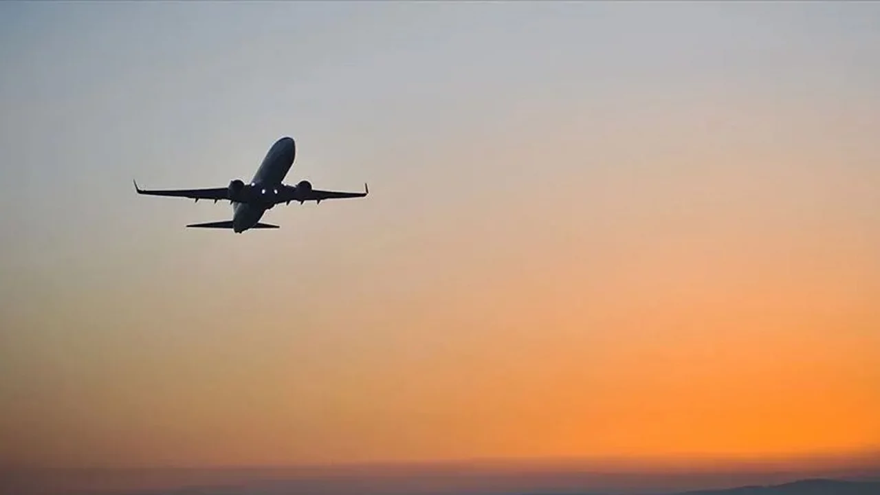 Emniyet kemerini takmayı reddedince uçuş iptal edildi 