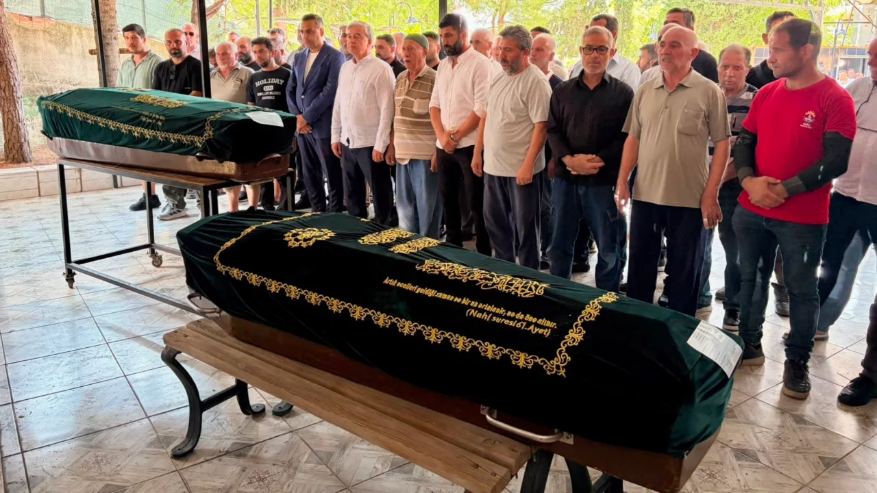 İzmir'de yangın faciası: Anneanne ve 4 yaşındaki torunu toprağa verildi