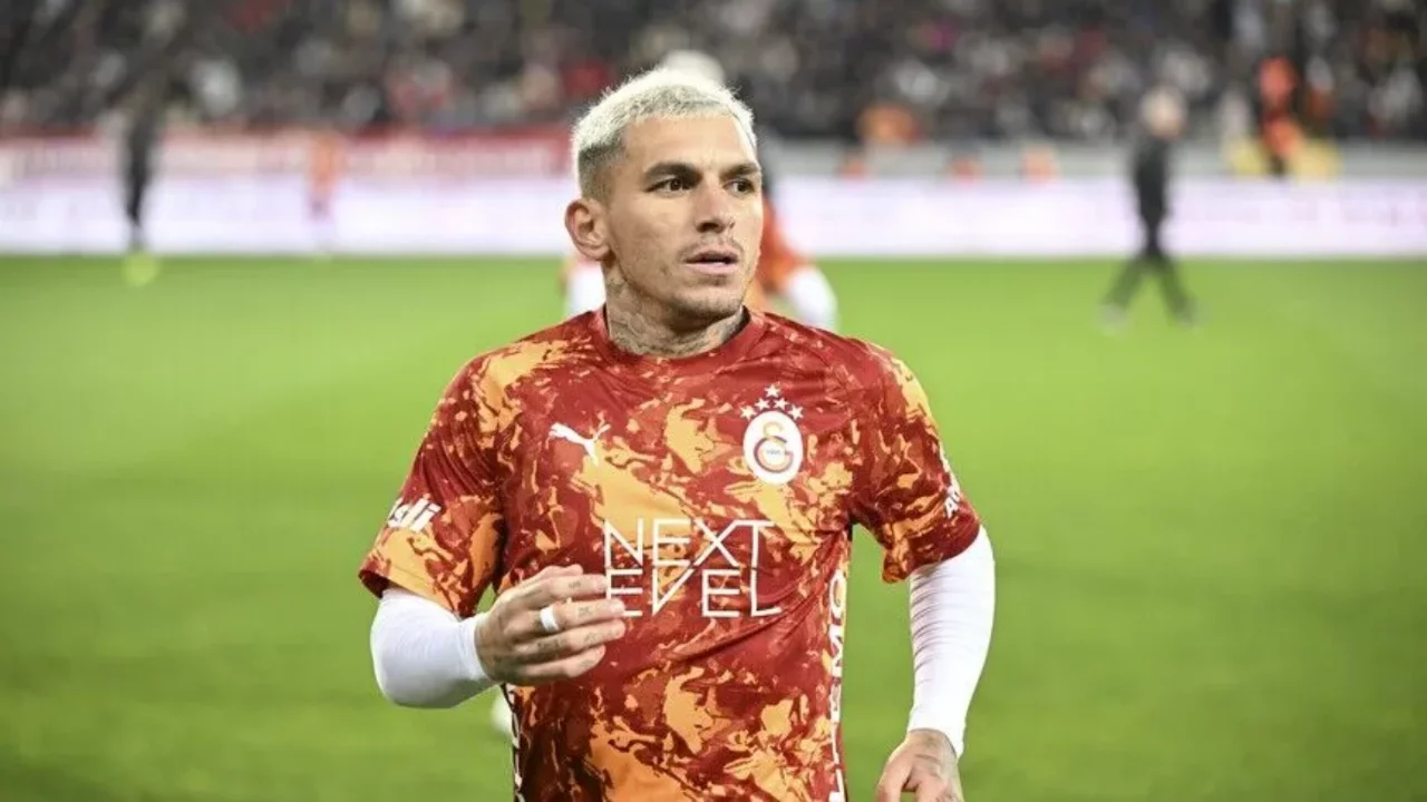 Lucas Torreira'dan Galatasaray taraftarına şampiyonluk mesajı: "5. şampiyonlukla tarihe ge&ccedil;mek istiyoruz"