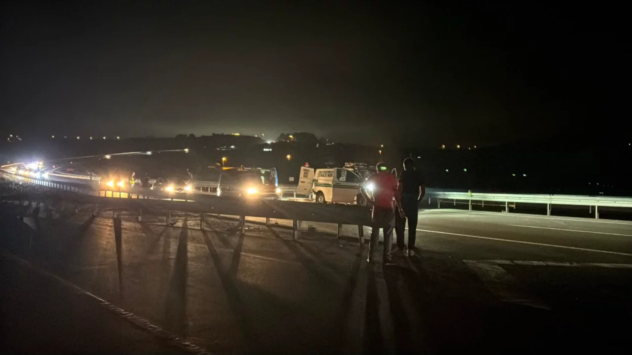 İzmit'te feci motosiklet kazası: S&uuml;r&uuml;c&uuml; hayatını kaybetti
