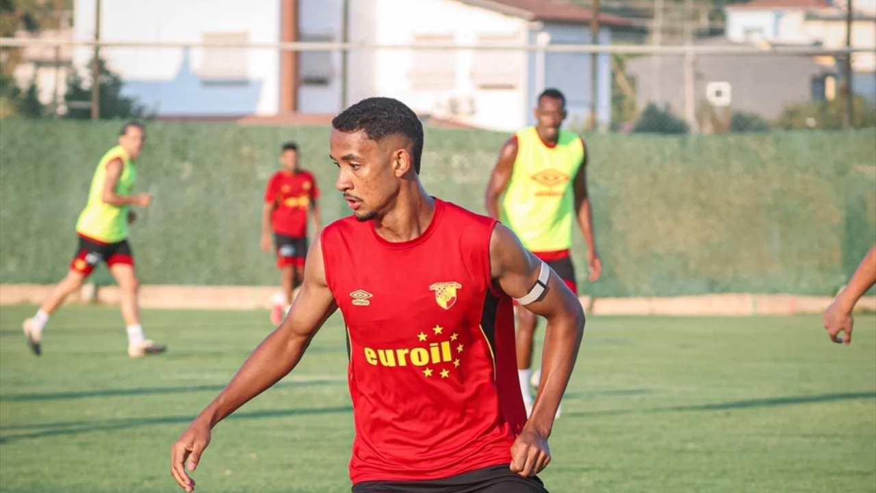 G&ouml;ztepe'de Samsunspor ma&ccedil;ı hazırlıkları başladı! Stoilov'dan yoğun mesai